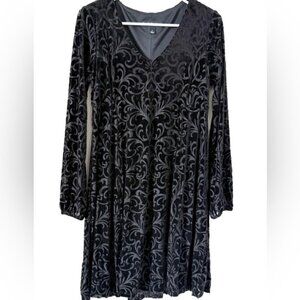 Chic Black Velvet Patterned Dress